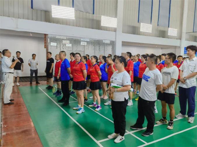 協(xié)會(huì)成功舉辦第二屆羽毛球比賽